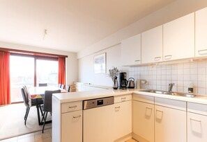 Appartement | Privékeuken | Een kinderstoel