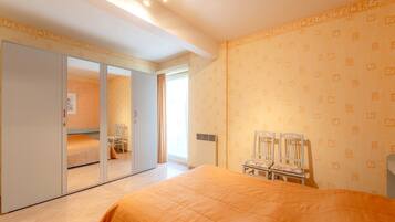 Apartment | 2 bedrooms, iron/ironing board