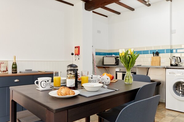 Cottage | Dining - Beautiful Cottage in Rural Escape, No Deposit (Ashbourne)