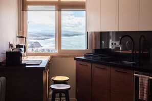 Réfrigérateur, micro-ondes, four, lave-vaisselle