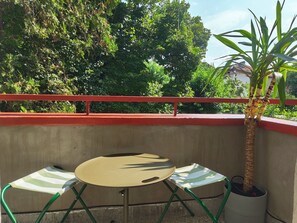 Outdoor dining - A stay like no other in Sofia (Sofia)