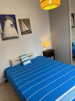 2 bedrooms, iron/ironing board, bed sheets - Villa with garden in quiet area, 500m from shops, 2.5 km from the beach (Marseillan)