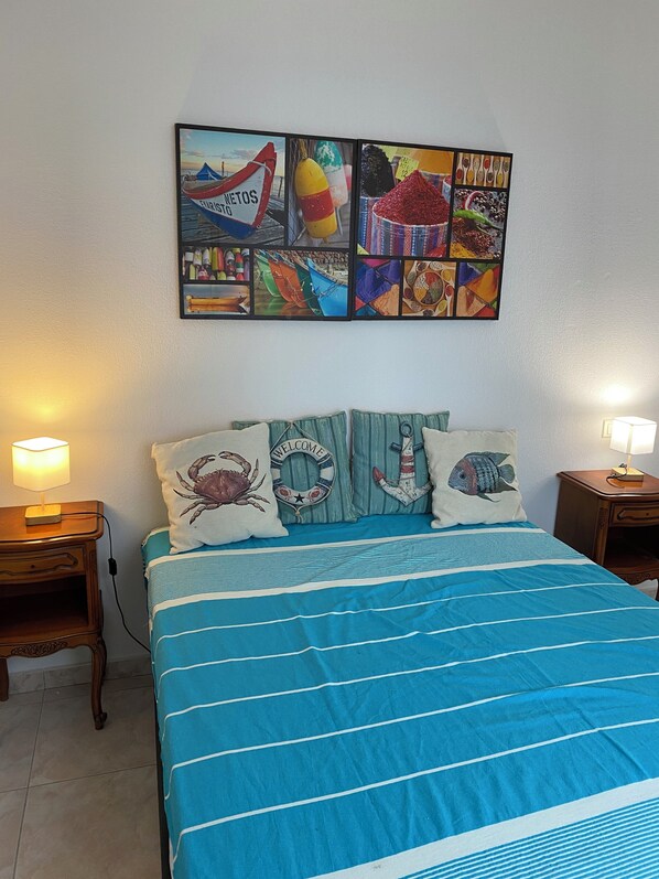 2 bedrooms, iron/ironing board, bed sheets