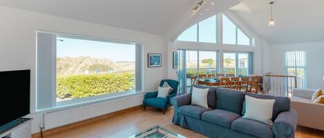 Télévision, cheminée