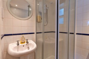 Cottage | Bathroom