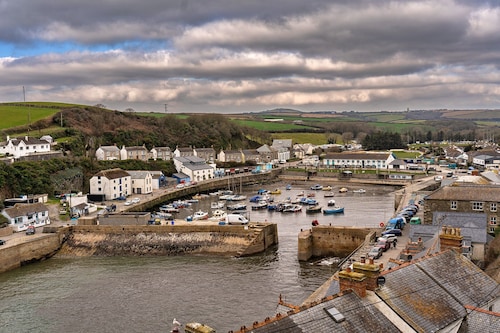 Cottage in Porthleven Near Beach & Harbour
