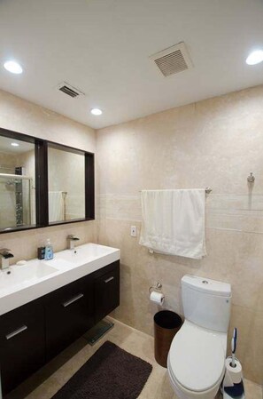 Bathroom - Rijeka Oasis Retreat - 2 Bedroom Apartment (Rijeka)