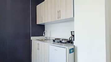 Suite, Balcony, Sea View | Private kitchen | Mini-fridge, microwave, stovetop, cookware/dishes/utensils