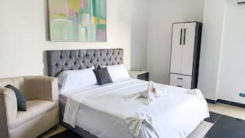 Suite, Balcony, Sea View | 1 bedroom, iron/ironing board, free WiFi