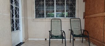 Quiet house near the Rafain and Recanto hotels on BR 277, 13 minutes from Paraguay