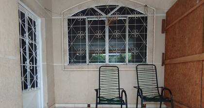 Quiet house near the Rafain and Recanto hotels on BR 277, 13 minutes from Paraguay