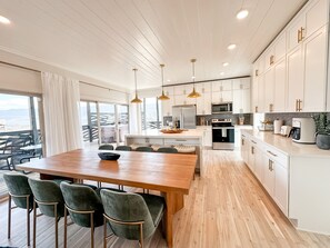 Micro-ondes, four, plaque de cuisson, lave-vaisselle