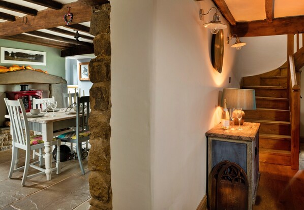 Dining - Cozy Cottage in the Heart of Buxton, No Deposit (Buxton)