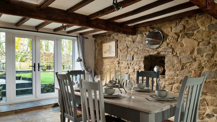 Cozy Cottage in the Heart of Buxton, No Deposit