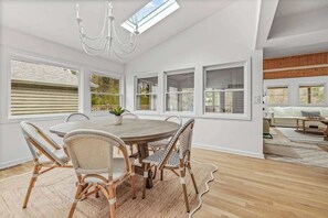 Dining - Forest House Escape + Steps to McKinley Beach (Union Pier)