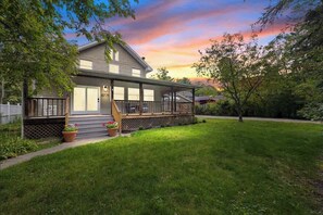 Exterior - Forest House Escape & Steps to McKinley Beach (Union Pier)