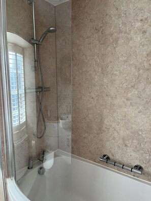 Hårtørrer, håndklæder, Sæbe, Toiletpapir