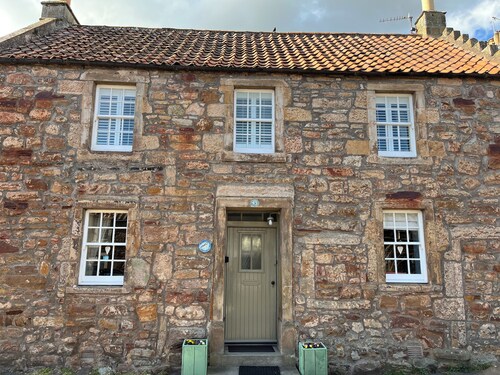 Puffin Cottage, Crail 
Beautiful 2 bed coastal cottage retreat w/private garden