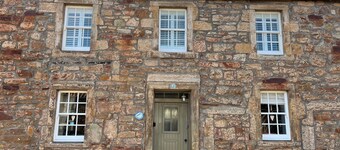 Puffin Cottage, Crail 
Beautiful 2 bed coastal cottage retreat w/private garden