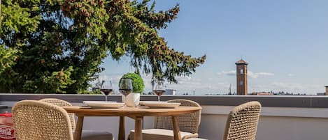 屋外ダイニングエリア