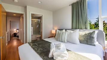 2 quartos, escrivaninha, ferros/tábuas de passar roupa