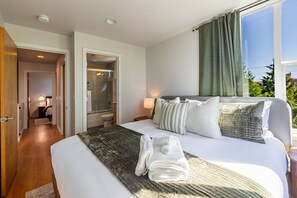 2 bedrooms, desk, iron/ironing board, free WiFi