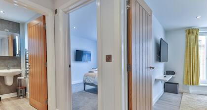 Pet-friendly Coastal Apartment in Filey, No Deposit