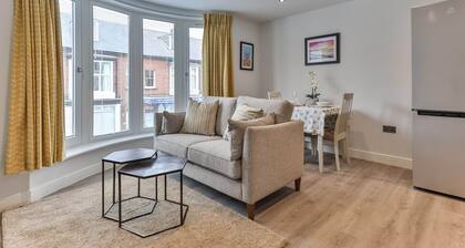 Pet-friendly Coastal Apartment in Filey, No Deposit