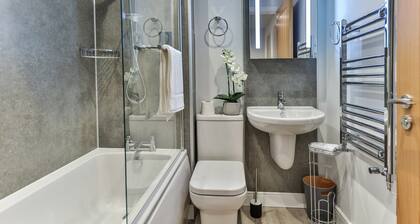 Pet-friendly Coastal Apartment in Filey, No Deposit