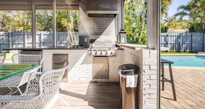 Outdoor Paradise Heated Pool near Beach 4/3