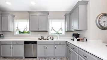 Micro-ondes, four, plaque de cuisson, lave-vaisselle