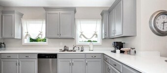  3A Charming new 2-bedroom apartment 
10 m from aquatic ct downtown& hospital