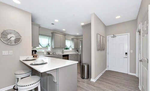  3A Charming new 2-bedroom apartment 
10 m from aquatic ct downtown& hospital