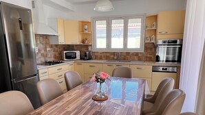Private kitchen - VILLA INAYA (Six-Fours-les-Plages)