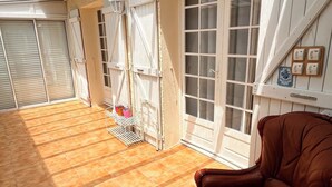 Terrace/patio - VILLA INAYA (Six-Fours-les-Plages)