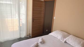 4 slaapkamers, een strijkplank/strijkijzer, wifi, beddengoed