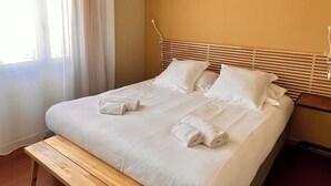 4 bedrooms, iron/ironing board, WiFi, bed sheets - VILLA INAYA (Six-Fours-les-Plages)