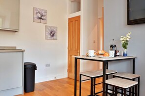 Apartment | Dining