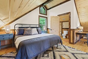3 slaapkamers, een bureau, een strijkplank/strijkijzer, reisbedje
