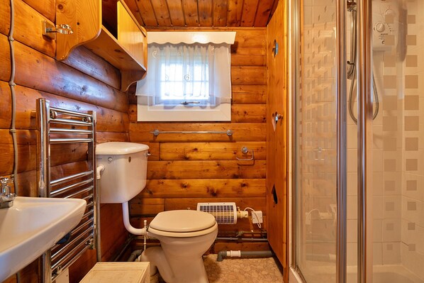 Bathroom - Log Cabin in Snowdonia Near Rhinog Mountains (Blaenau Ffestiniog)
