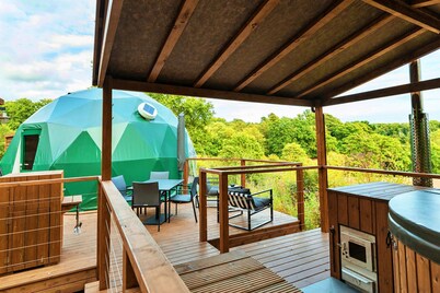 Chalet in Kent With Hot Tub & Countryside Views