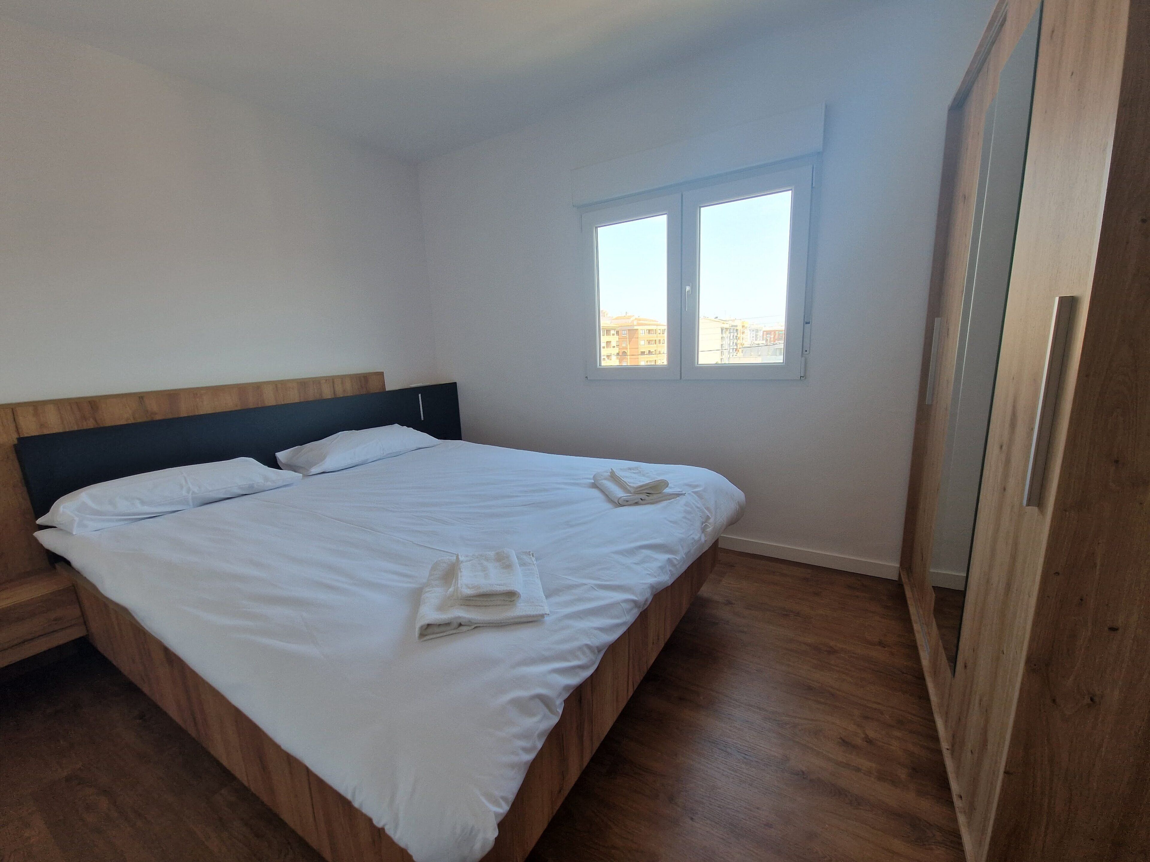 3 slaapkamers, een bureau, een strijkplank/strijkijzer, gratis wifi