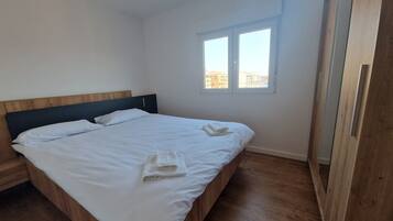 3 slaapkamers, een bureau, een strijkplank/strijkijzer, gratis wifi