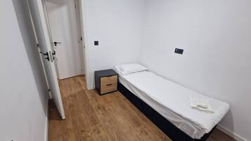 3 slaapkamers, een bureau, een strijkplank/strijkijzer, gratis wifi