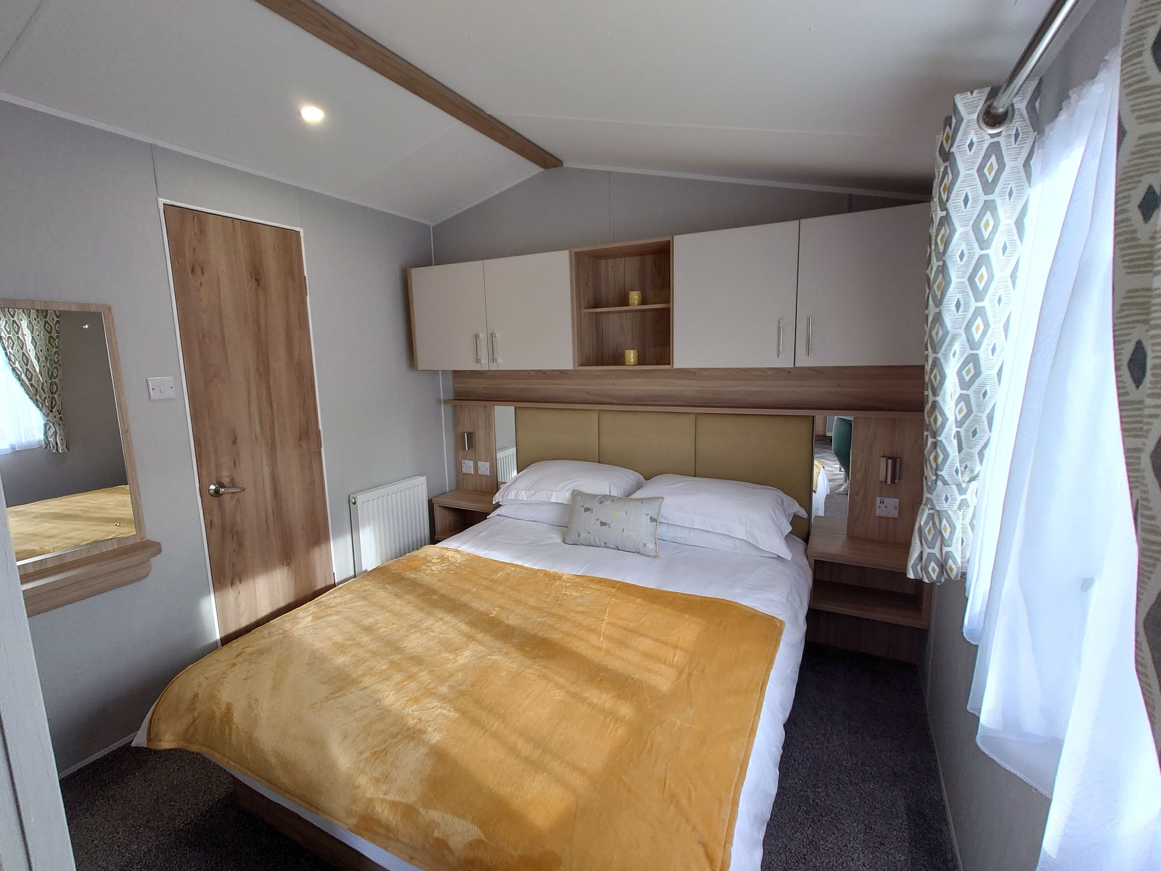 Comfort Mobile Home, 2 Bedrooms, Non Smoking, Lake View | 2 bedrooms, iron/ironing board, bed sheets