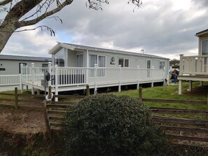 Front of property - 602 Sycamore forest (White Cross)