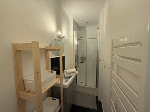 Hair dryer, toilet paper - Charming bright studio (La Rochelle)