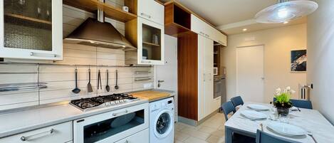 Lejlighed - 4 soveværelser - byudsigt | Privat køkken | Espressomaskine, elkedel