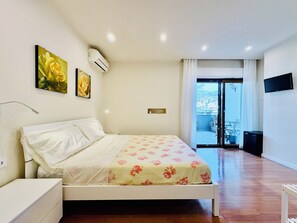 Apartment, 4 Bedrooms, City View | In-room safe, free WiFi, bed sheets