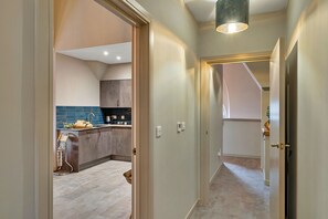 House | Private kitchen - Lavish Holiday Home Near Beach With hot Tub, No Deposit (Newquay)